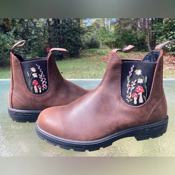 OOAK! Embroidered Blundstone boots Like New condition! Antique Brown women’s 9 - Picture 2 of 5